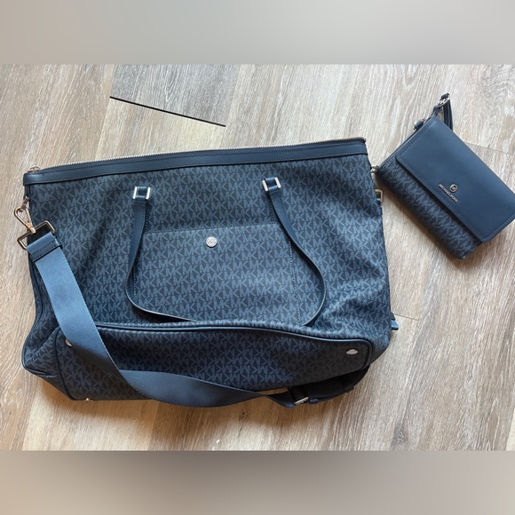 Michael Kors Navy Weekender and bifold wallet - Picture 1 of 5